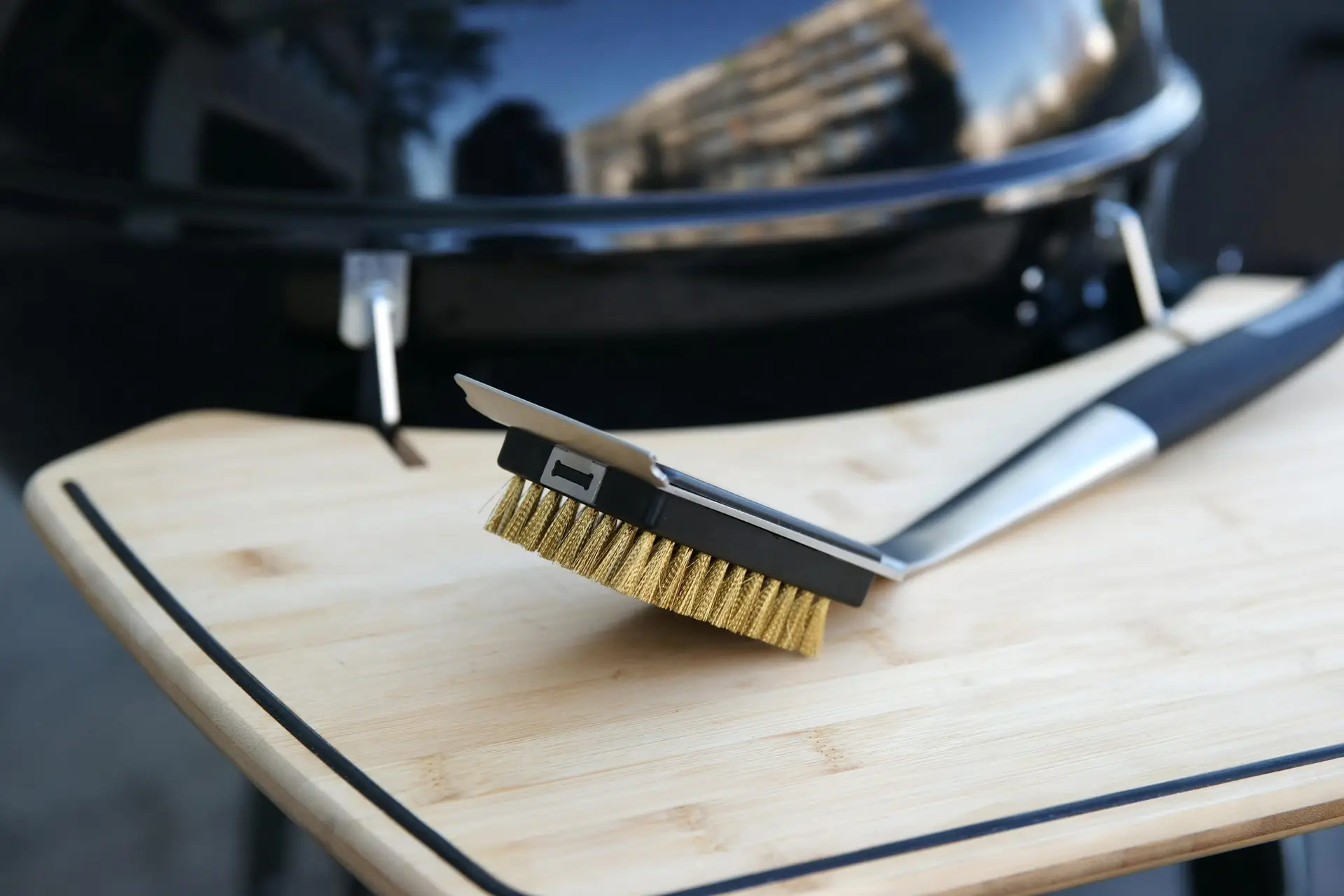 14.421.24 GRILL BRUSH LARGE 2017 AMBIANCE 1 OA scaled 1